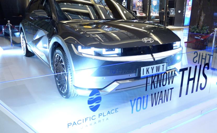 Pacific Place membagikan mobil listrik Hyundai Ioniq 5 dalam program I Know You Want This.