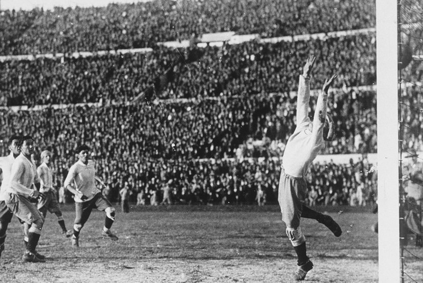 Salah satu pertandingan Piala Dunia 1930 yang berlangsung di Montevideo, Uruguay. Presiden CONMEBOL Alejandro Dominguez meminta FIFA untuk memberikan hak penyelenggaraan Piala Dunia 2030 ke Amerika Selatan sebagai perayaan 100 tahun Piala DUnia.