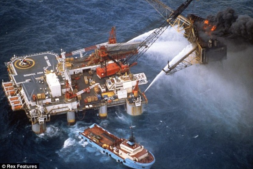 Pada 6 Juli 1988, sebuah ledakan terjadi di sumur pengeboran minyak Rig Pipper Alpha, di Laut Utara, Samudera Atlantik. 