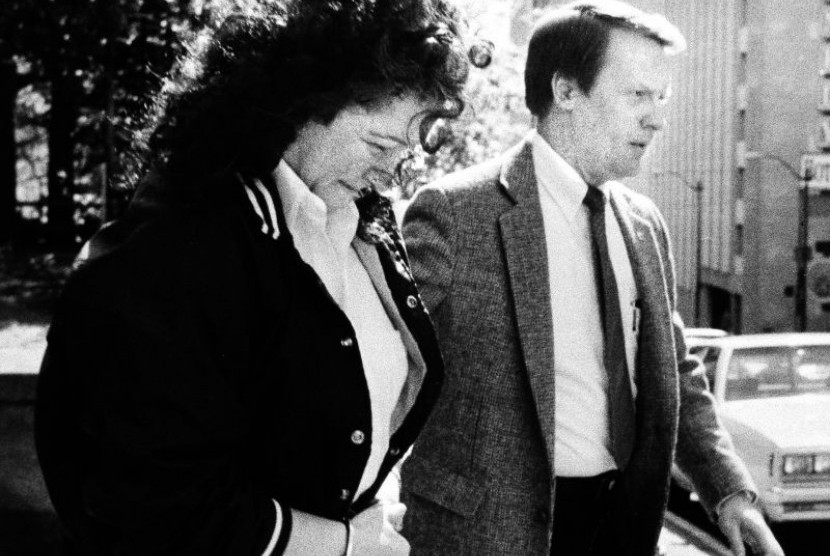 Pada 8 Mei 1988, Stella Nickel dari AS dipenjara 90 tahun karena membunuh suaminya dengan sianida.
