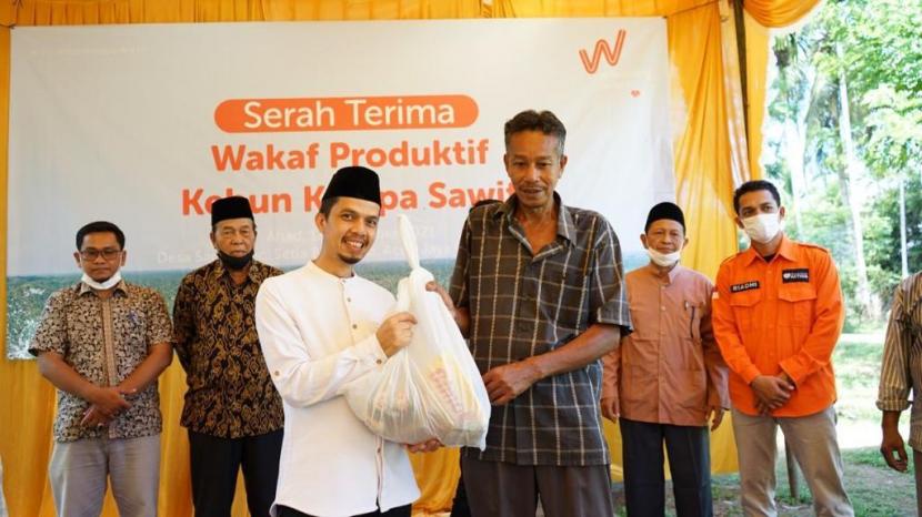 Pada Ahad (12/12) Rumah Zakat menerima amanah Wakaf berupa Kebun Kelapa Sawit yang terletak di Gp Sapek, Kecamatan Setia Bakti, Aceh Jaya.