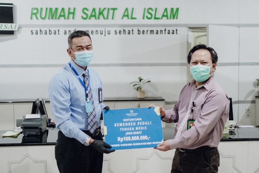 Pada akhir April 2020 (29/4), Bea Cukai Wilayah Jawa Barat bersama dengan Perwakilan Kementerian Keuangan Provinsi Jawa Barat menyerahkan bantuan dana Kemenkeu Peduli senilai Rp 100 juta untuk empat rumah sakit di provinsi Jawa Barat.