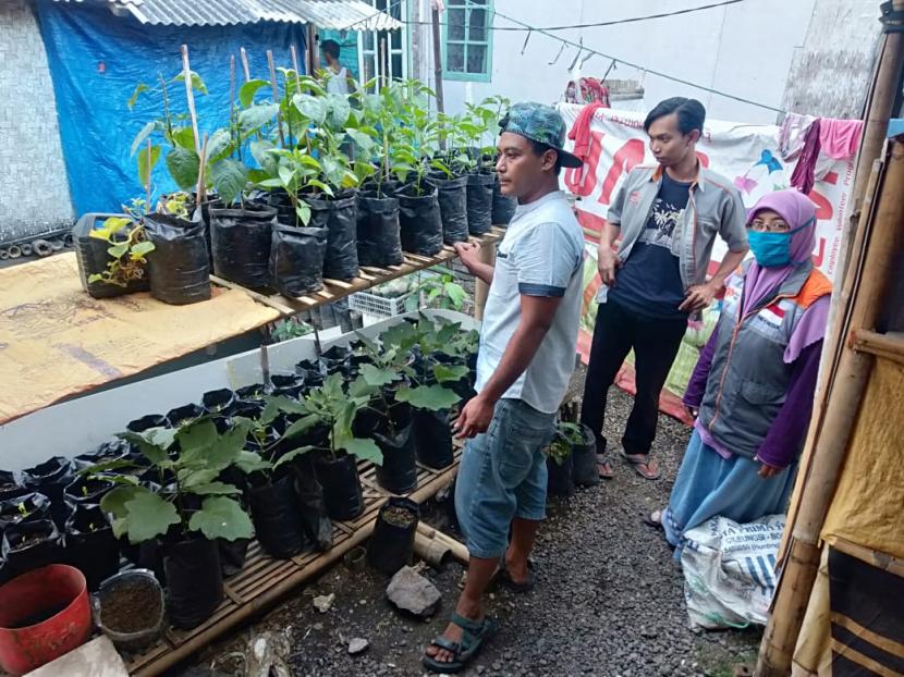 Pada akhir Juli 2020, Rumah Zakat menyalurkan bantuan benih kepada pemuda yang ada di Kampung Sindang Asih RT 04 RW 11 Kelurahan Mangkubumi, Kecamatan Mangkubumi. 