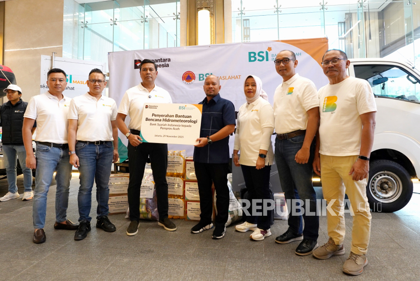 BSI Serahkan Bantuan Tanggap Darurat untuk Masyarakat Aceh Serta Percepat Pemulihan Layanan
