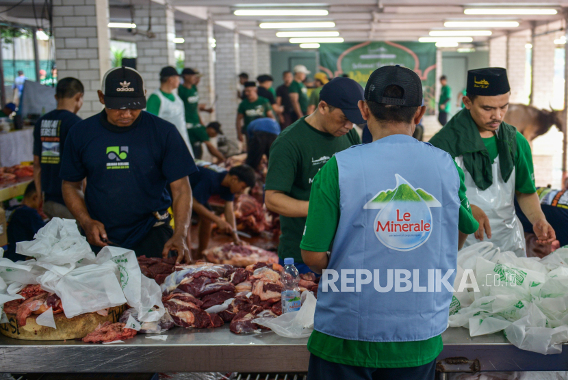 Pada Idul Adha tahun ini, Le Minerale kembali bermitra dengan Masjid Istiqlal dalam berbagi kurban dan santunan kepada 2.000 anak yatim.
