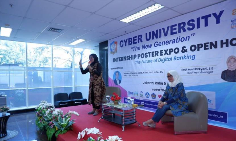 Pada kegiatan Talkshow ini, Cyber University yang merupakan The First Fintech (Financial Technology) University in Indonesia mengundang Nopi Yanti Rizkyani selaku Bisnis Manager AlloBank sebagai narasumber.