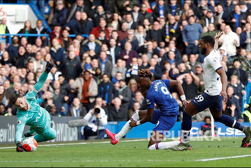 pada laga antara Chelsea melawan Tottenham Hotspurdi Stamford Bridge, London, Sabtu (22/2).   