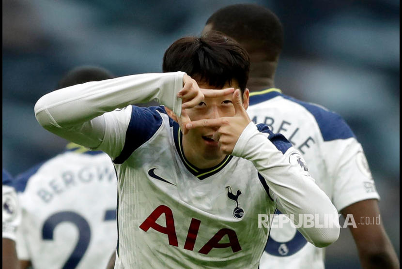 Son Heung Min merayakan gol cepatnya pada laga antara Tottenham Hotspur melawan West Ham United di Tottenham Hotspur Stadium, Senin (19/10} dinihari. 
