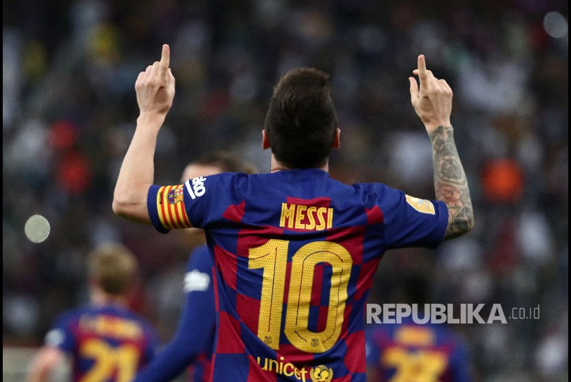 Selebrasi Messi pada laga semifinal Piala Super Spanyol antara Barcelona melawan Atletico Madrid di King Abdullah Sport City Stadium, Jeddah, Jumat (10/1) dini hari.