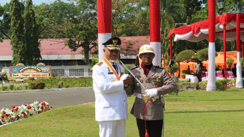Pada momen upacara peringatan Hari Ulang Tahun (HUT) Kemerdekaan Republik Indonesia ke-77 di Istana Gubernuran, Rabu (17/8/2022), Gubernur Sumatera Barat, Buya Mahyeldi, menjawab terkait protes sebagian masyarakat terhadap Undang-undang Nomor 17 Tahun 2022 Tentang Provinsi Sumatera Barat. 