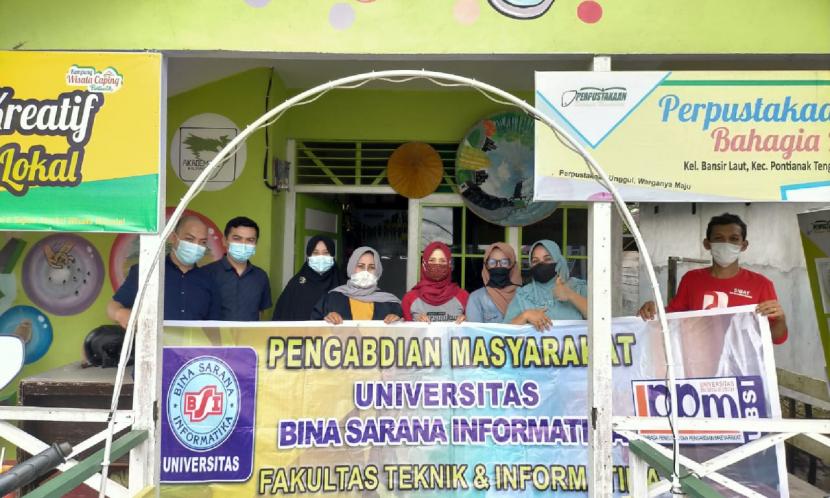 Pada pandemi saat ini, dosen Universitas Bina Sarana Informatika (UBSI) kampus Pontianak tidak surut semangatnya untuk tetap mengabdi ke masyarakat.