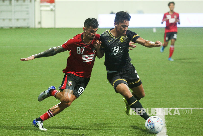  pada pertandingan babak penyisihan Liga Champions Asia di Stadion Jalan Besar, Singapura, Selasa (14/1). Bali United menang atas Tampines Rovers Singapura dengan skor 5-3. 