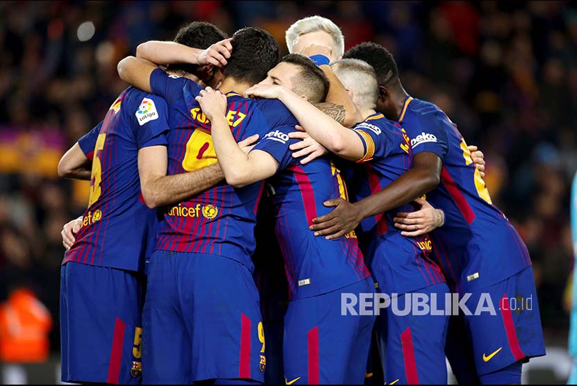 Selebrasi tim Barcelona setelah mencetak gol ilustrasi