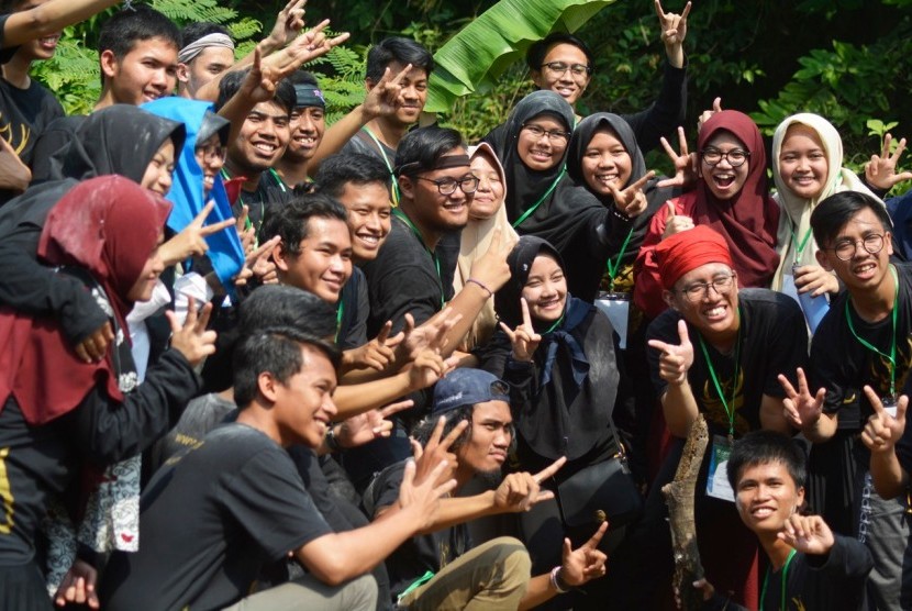 Pada Sabtu (1/9), sebanyak 115 penerima manfaat Young Leaders (Youlead) dari 27 kampus negeri & swasta yang tersebar di 8 wilayah program mengikuti Mancakrida (outbond.red) Kepemimpinan di Lapangan Al-Insan Dompet Dhuafa, Bogor, Jawa Barat. 