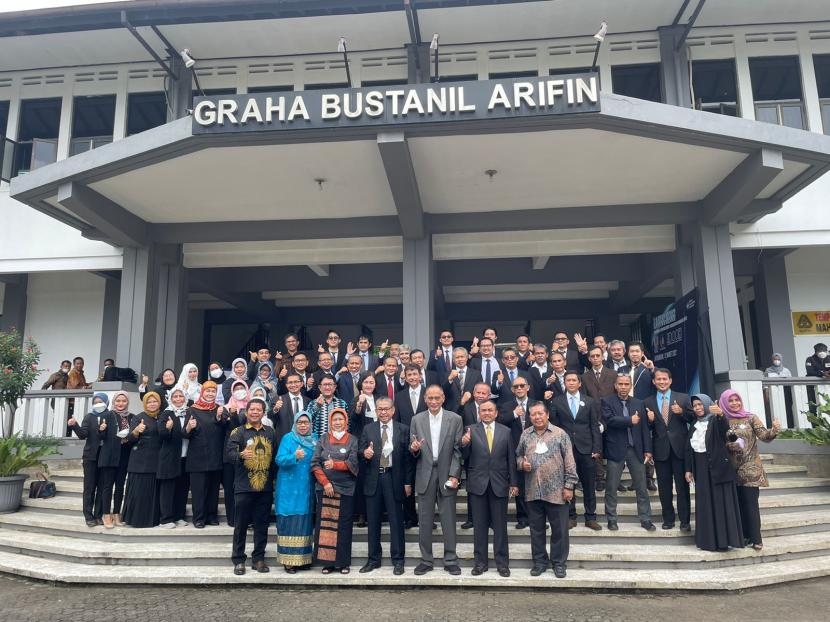 Soft launching Ikopin University dengan mengusung tema “Dengan Teknososiopreneur, Ikopin University Sigap Menata Bersama Indonesia Maju 2045”.