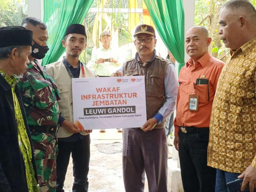 Pada Selasa (13/12/2022) Jembatan Leuwi Gandol akhirnya diresmikan.