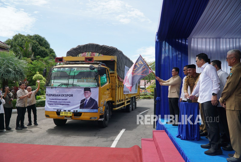 Dukung Komoditas Unggulan Sumbar, Bea Cukai Teluk Bayur Ikut Kawal Ekspor Gambir
