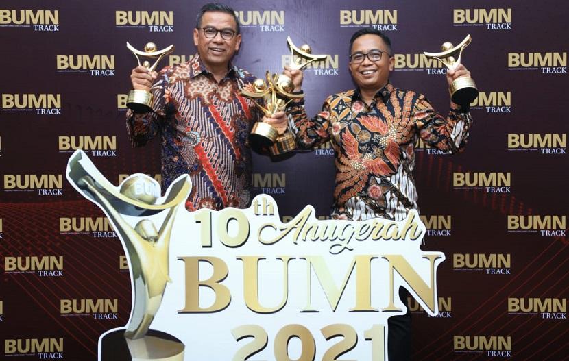 Pada tahun 2021 ini, BRI kembali mendapat penghargaan atas torehan kinerja positifnya. Total ada 5 penghargaan yang diterima BRI dalam acara Malam Anugerah BUMN 2021 tahun ke-10, Kamis malam (8/4) di Jakarta.