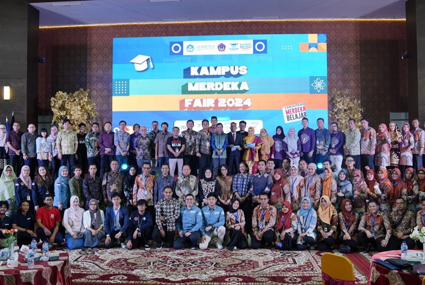 Pada tahun ini, Kementerian Pendidikan, Kebudayaan, Riset, dan Teknologi (Kemendikbudristek) menyelenggarakan Kampus Merdeka Fair berkolaborasi dengan Universitas PGRI Sumatera Barat. Kampus Merdeka Fair 2024 dihadiri oleh berbagai pemangku kepentingan di antaranya insan perguruan tinggi, pemerintah daerah, mitra dunia usaha dan dunia industri, dan mahasiswa.