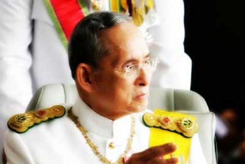Paduka Yang Mulia Raja Bhumibol Adulyadej atau dikenal sebagai Raja Rama IX.
