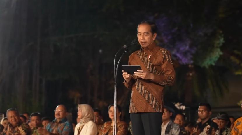 Pagelaran Batik di Istana