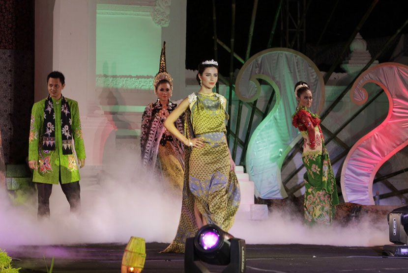 Pagelaran fersitval batik tahun lalu di Banyuwangi