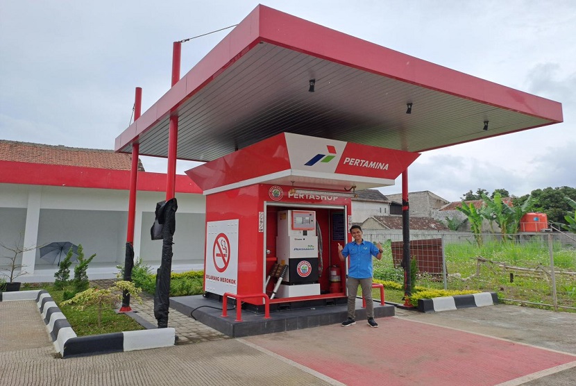 Pahad Alghifari mendirikan sebuah perusahaan yang bergerak di bidang minyak dan gas PT. Indonesia Super Energi dengan membawa misi ramah lingkungan. Perusahaan ini didirikan pada tahun 2021 dan kini telah memiliki karyawan mencapai lebih dari 200 orang.