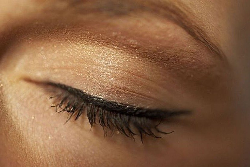 Pakai eyeliner dengan tepat akan menghadirkan tata rias mata yang sempurna/ilustrasi