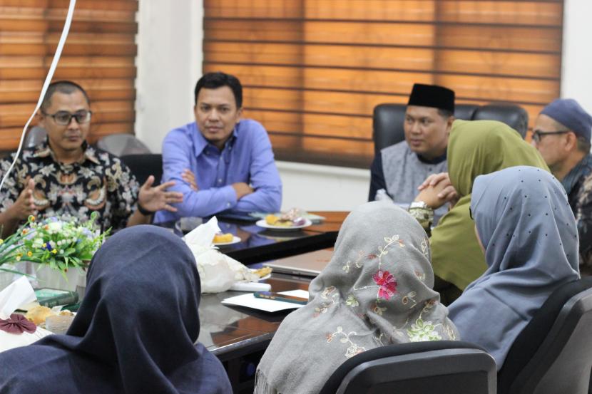 Pakar Ekonomi Syariah Dr M Abdul Ghoni berbicara tentang upaya strategis memajukan ekonomi syariah di UIN Ar-Raniry Aceh