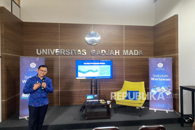 Pakar Geospasial Universitas Gadjah Mada (UGM), I Made Andi Arsana, berbicara dalam Sekolah Wartawan dengan tema Memetakan Sengkarut Pagar Laut, Kamis (30/1/2025).