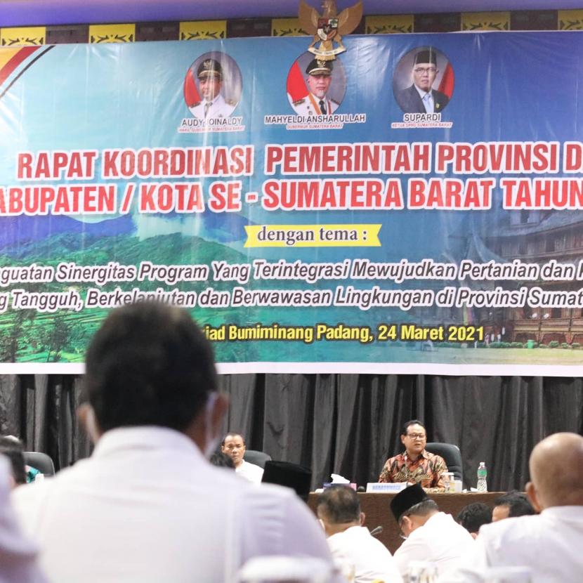 Pakar kelautan dan perikanan IPB University Prof Dr Ir Rokhmin Dahuri MS menjaddi salah satu narasumber Rakorda Pembangunan Provinsi Sumbar di Padang, Rabu (24/3).