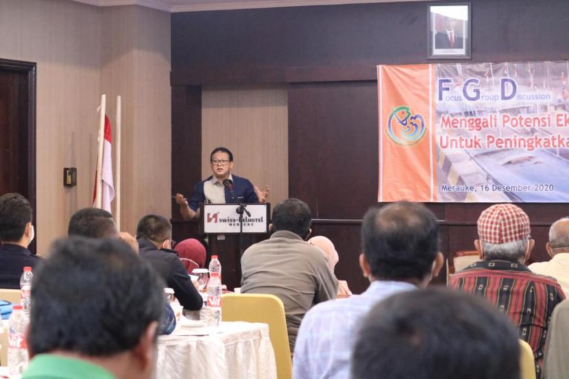 Pakar  kelautan dan perikanan IPB University, Prof Dr Ir Rokhmin Dahuri MS menjadi narasumber FGD BKIPM-Kementerian Kelautan dan Perikanan Merauke, Rabu (16/12).