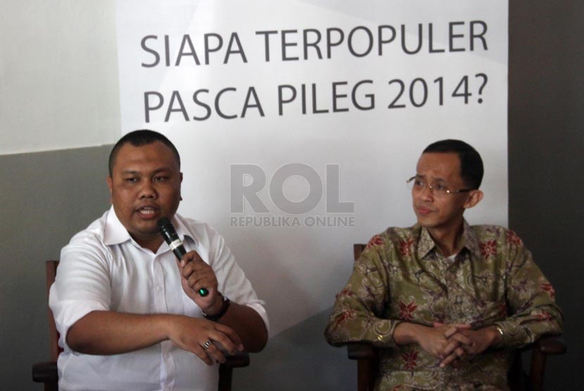 Pakar Komunikasi Politik Hendri Satrio (kiri), dan Pakar Strategi Kominokasi Ekoputro Adjiayanto saat diskusi politik 