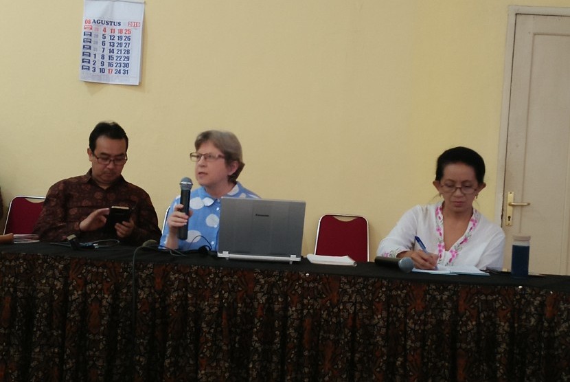 Pakar transmigrasi dari Jepang, Prof Jane Singer (tengah).