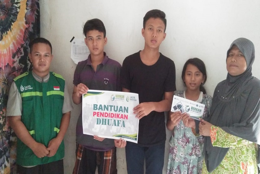 Paket bantuan pendidikan bagi Janda mualaf di Citayam Bogor