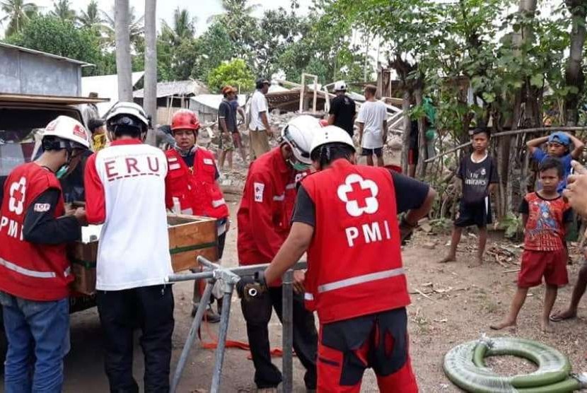 Palang Merah Indonesia (PMI) mengirimkan alat penjernih air atau //Water Treatment Plant// untuk memenuhi  ketersedian Layanan air bersih bagi para pengungsi yang terdampak Gempa Lombok Nusa Tenggara Barat (NTB).