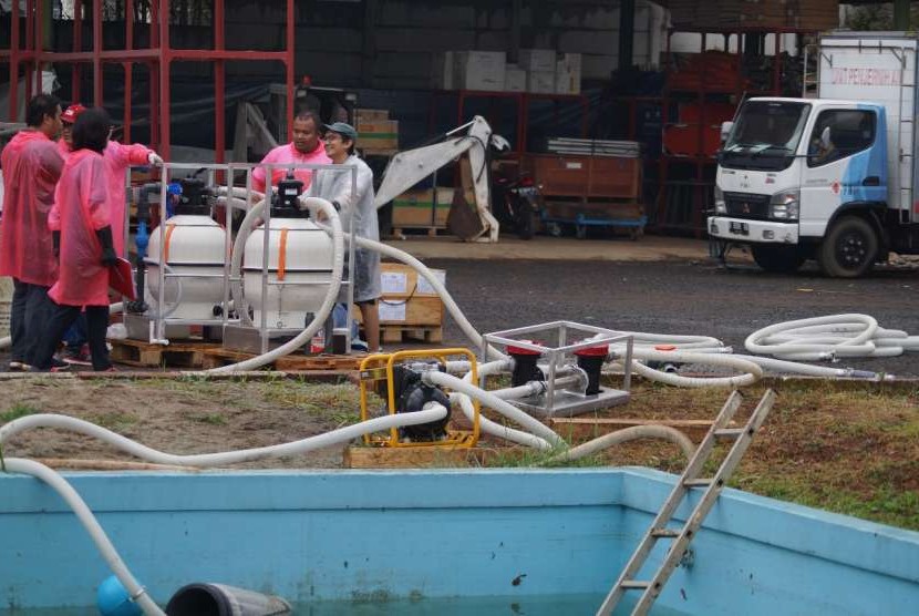 Palang Merah Indonesia (PMI) mengirimkan alat penjernih air atau //Water Treatment Plant// untuk memenuhi  ketersedian Layanan air bersih bagi para pengungsi yang terdampak Gempa Lombok Nusa Tenggara Barat (NTB).