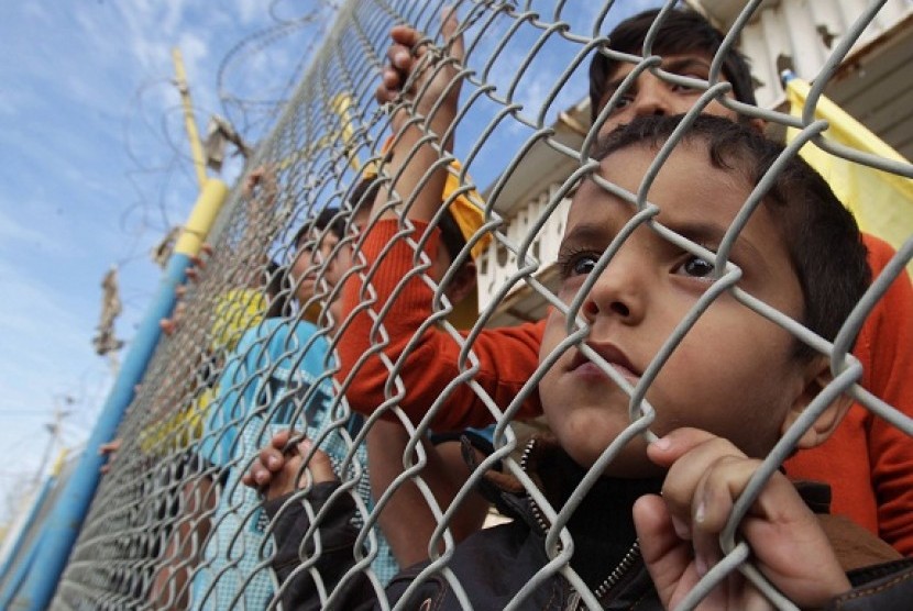 Palestinians including children in Rafah border crossing in southern Gaza Strip. (file photo)  