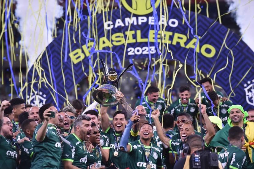 Palmeiras merayakan gelar juara Liga Brasil 2023.