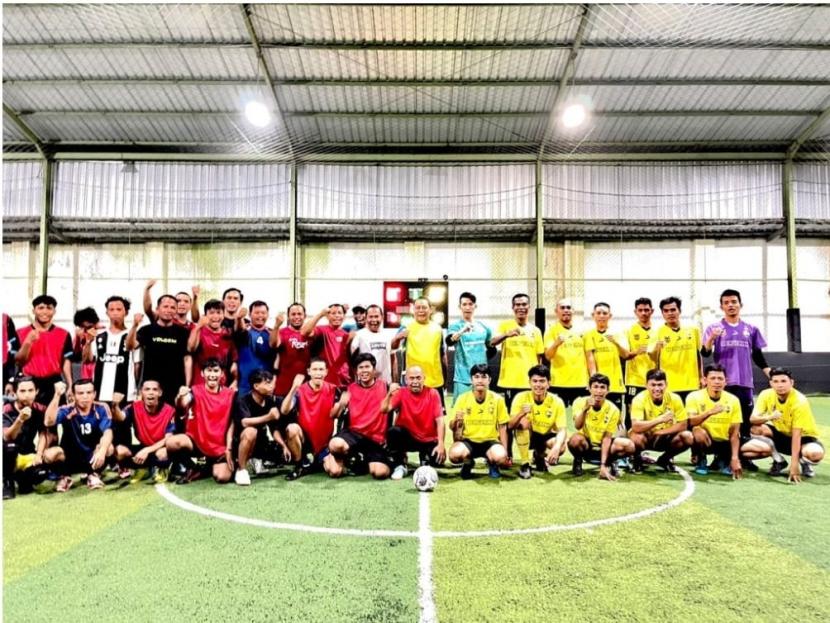 Paman Birin FC melakoni laga persahabatan bertajuk eksibisi melawan tim futsal Abirau FC Kabupaten Banjar.