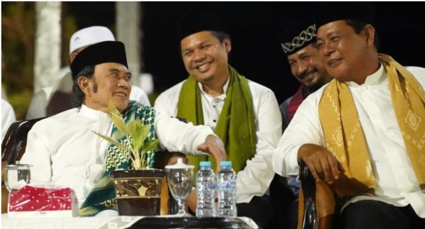 Paman Birin mendatangkan H Rhoma Irama sebagai penceramah di lokasi Bumi Shalawat 88 Desa Kiram Kecamatan Karang Intan Kabupaten Banjar.