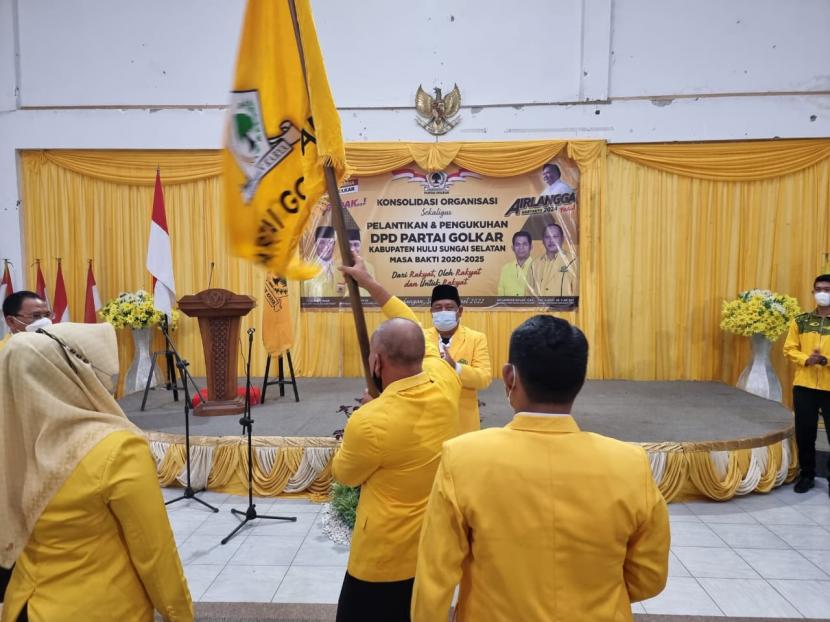 Paman Birin saat melantik dan  mengukuhkan kepengurusan DPD Golkar Kabupaten Hulu Sungai Tengah, Hulu Sungai Selatan dan Kabupaten Tapin, Periode 2020- 2025.Senin (7/3/2022).