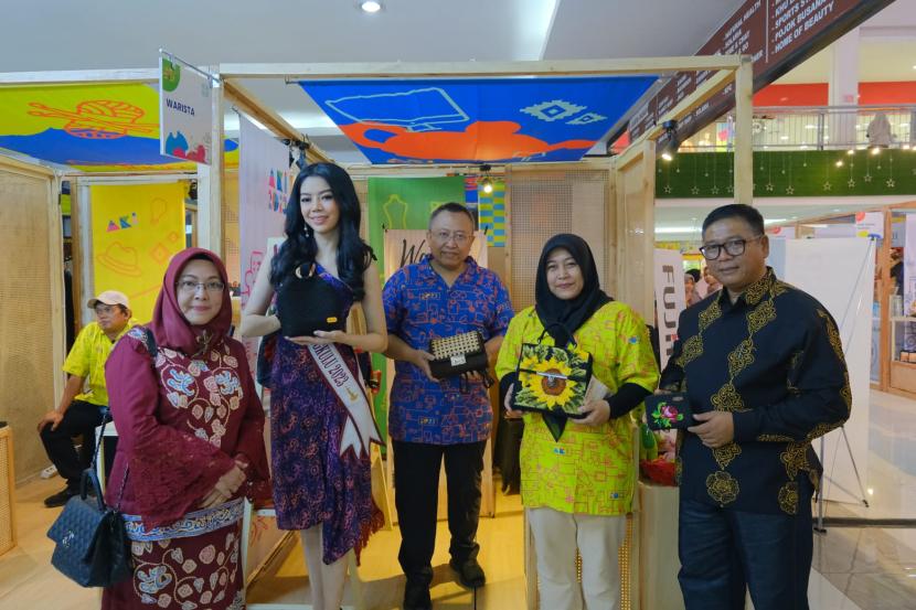 Pameran AKI 2023 Bengkulu dibuka oleh Ni Nyoman Lateri, Analis Kebijakan Ahli Madya Kemenparekraf RI.