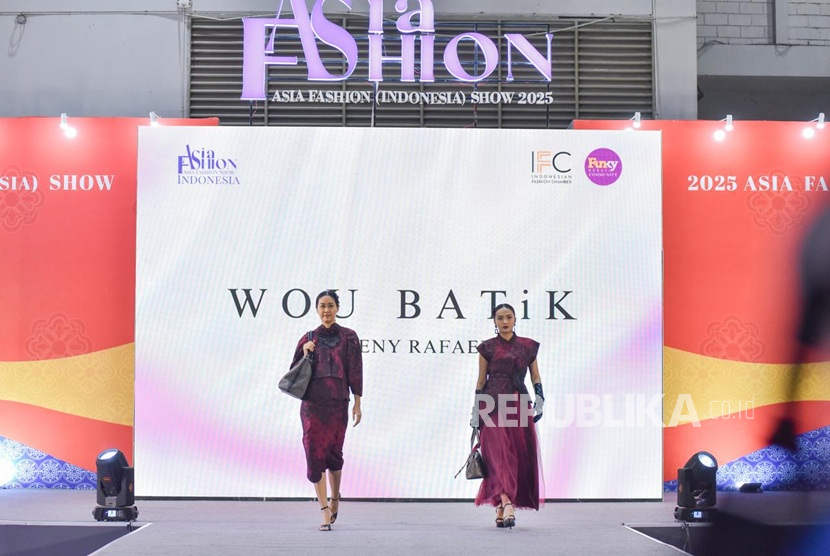 Pameran Asia Fashion (Indonesia) Show ke-2 resmi digelar di Jakarta, Kamis (21/8/2025). Ajang ini menghadirkan ratusan perusahaan mode terkemuka, asosiasi industri, serta pembeli profesional dari dalam dan luar negeri.