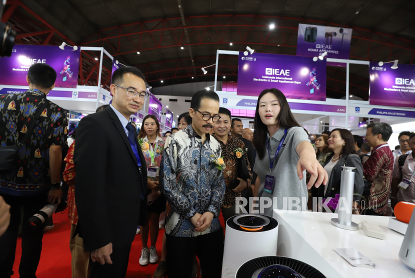 Pameran dagang Indonesia International Electronics and Smart Appliances Expo (IEAE) di JIExpo.