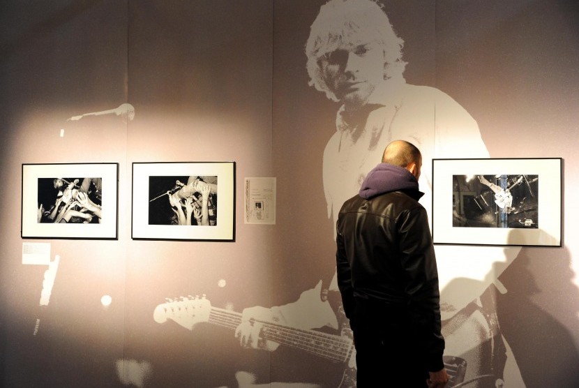 Pameran foto Nirvana, band yang digawangi mendiang Kurt Cobain. Seorang penulis bernama Ian Halperin menyimpulkan bahwa Cobain meninggal akibat dibunuh, bukan bunuh diri. 