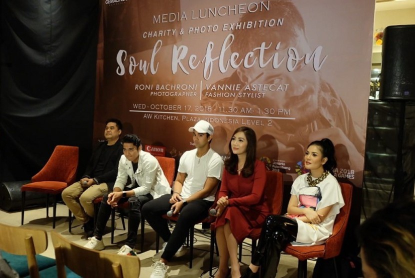 Pameran foto 'Soul Reflection' dan penggalangan dana untuk mantan atlet