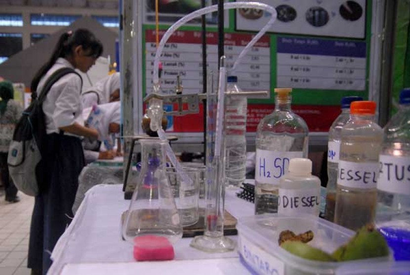 Pameran Indonesia Science Project Olympiad (ISPO).