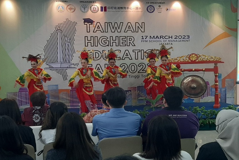 Pameran Pendidikan Taiwan bertajuk Taiwan Higher Education Fair (THEF) kembali hadir setelah tiga tahun tertunda akibat pandemi Covid-19. Pameran yang diselenggarakan oleh Taiwan Education Center (TEC) hadir di tiga kota, yaitu Surabaya, Yogyakarta, dan Jakarta.