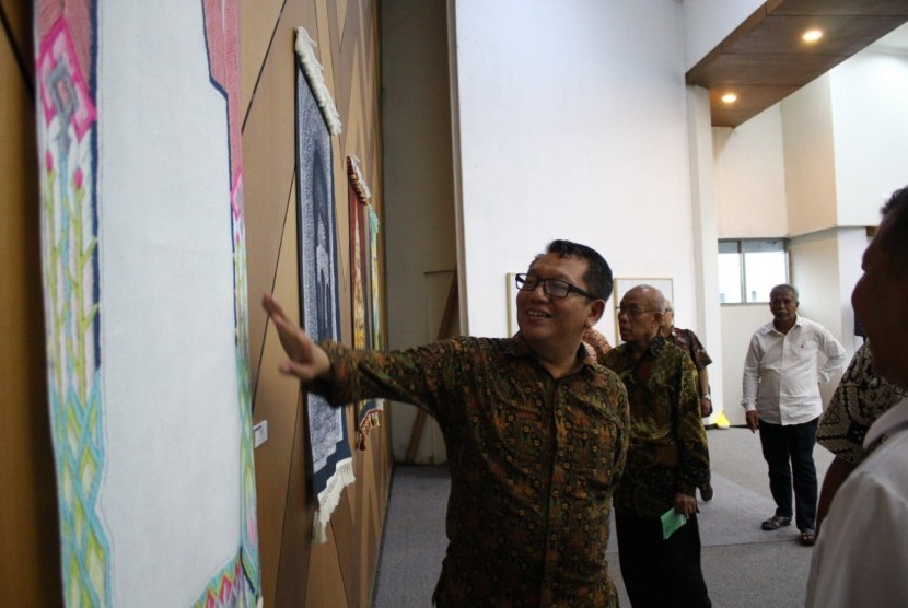  Pameran Sajadah Imaji Indonesia yang digelar Lembaga Kebudayaan Embun Kalimasada di Auditorium Yayasan Badan Wakaf Universitas Islam Indonesia (YBW-UII). 